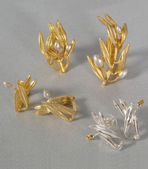 Silver or gold platted middle size earrings