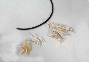 Silver or gold platted small pendant