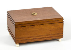 Small humidifier cigar box