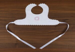 Baby's protective cloth with an embroidered light blue wreath