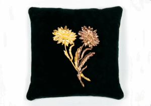 Gold platted «two daisies» design brooch